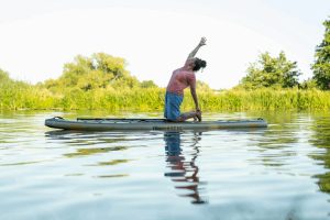 SUP Fitness mit Yoga Elementen - Training auf dem SUP Board bei Stand Up Paddler Oldenburg